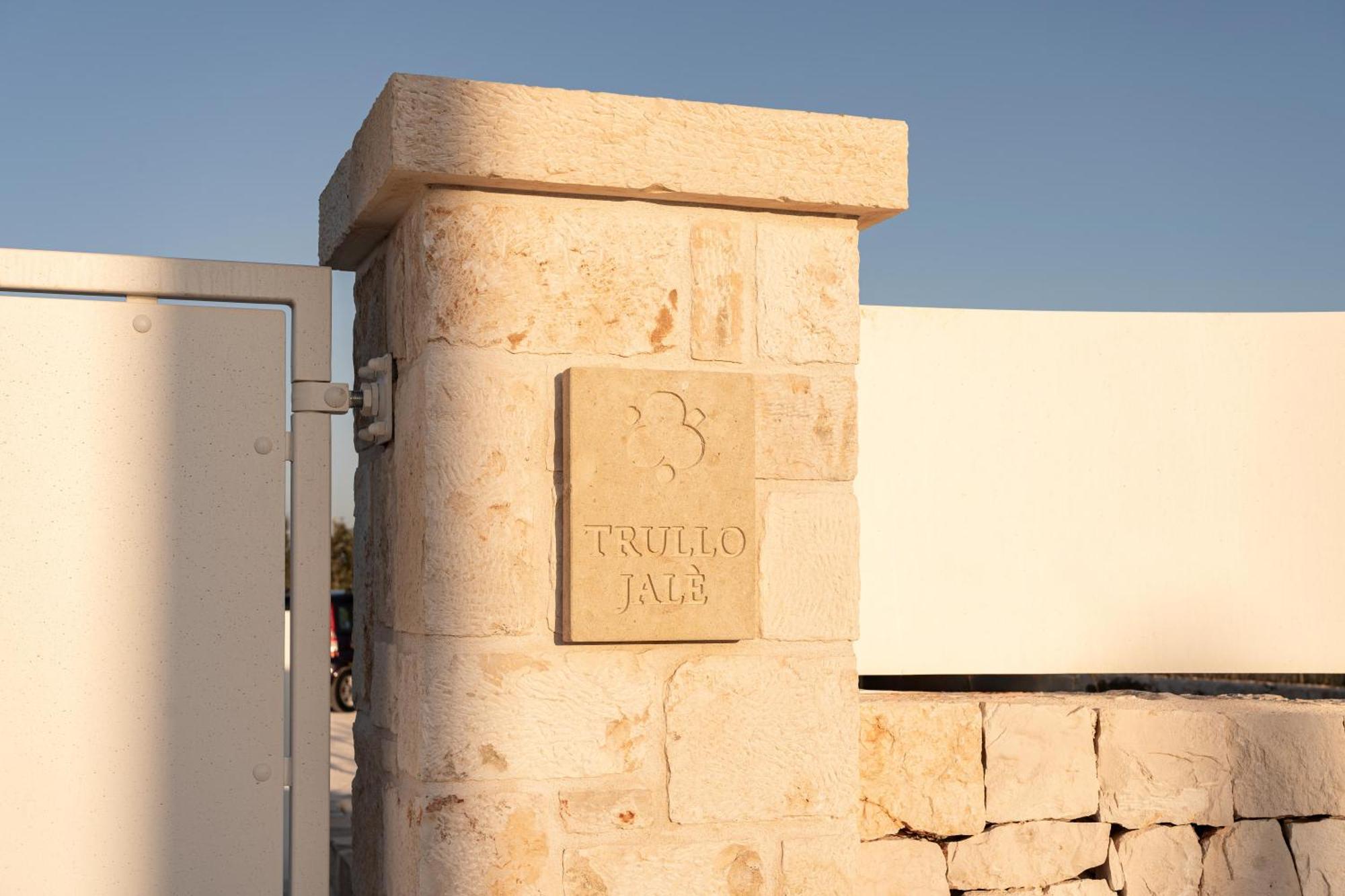 Trullo Jale - Boutique Apartments Ostuni Bagian luar foto