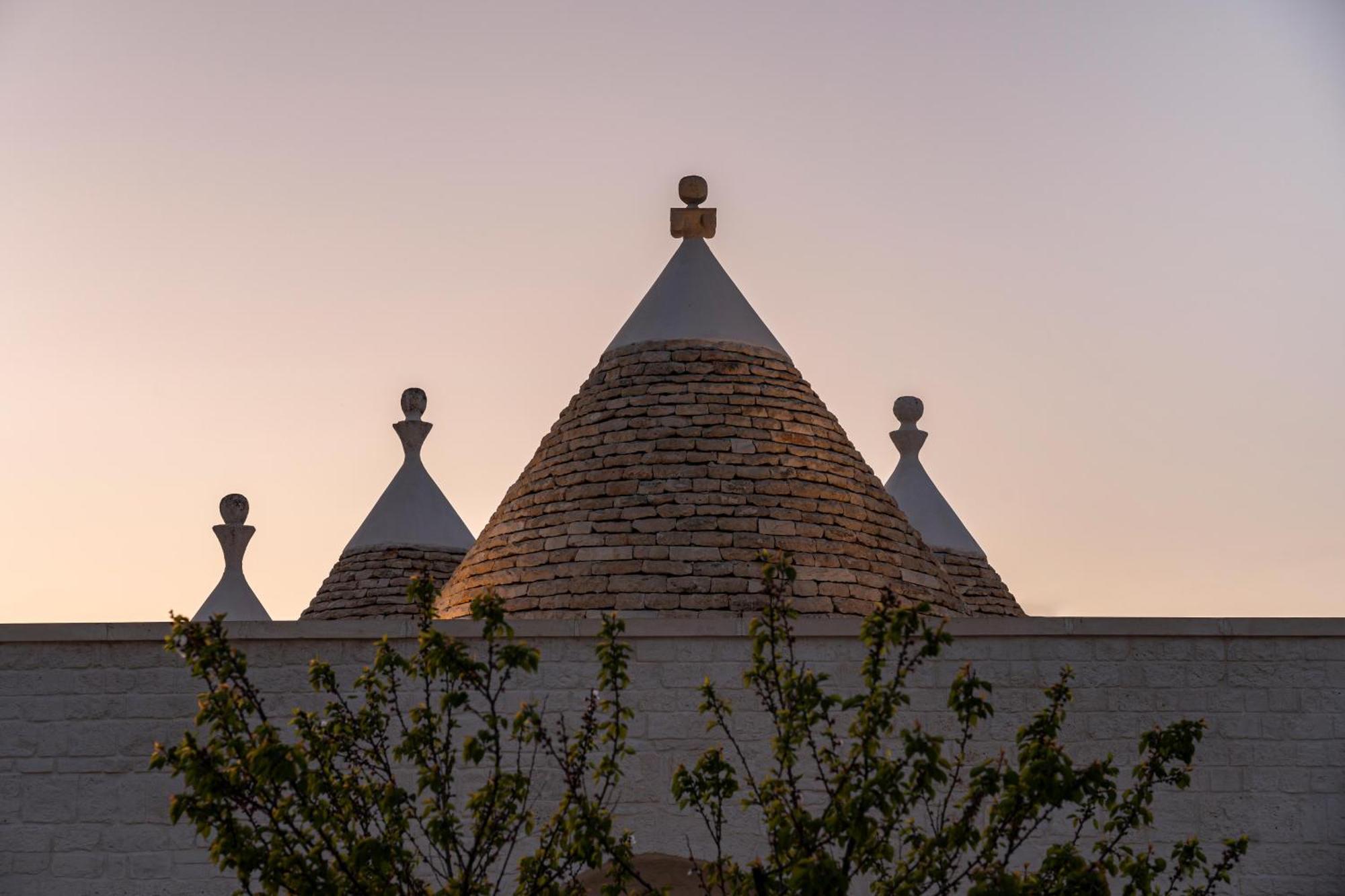 Trullo Jale - Boutique Apartments Ostuni Bagian luar foto