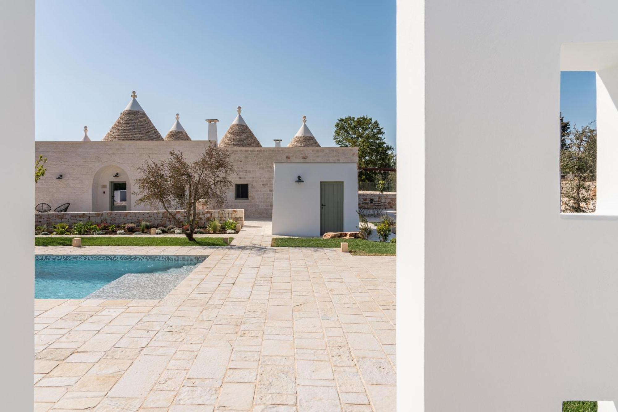Trullo Jale - Boutique Apartments Ostuni Bagian luar foto