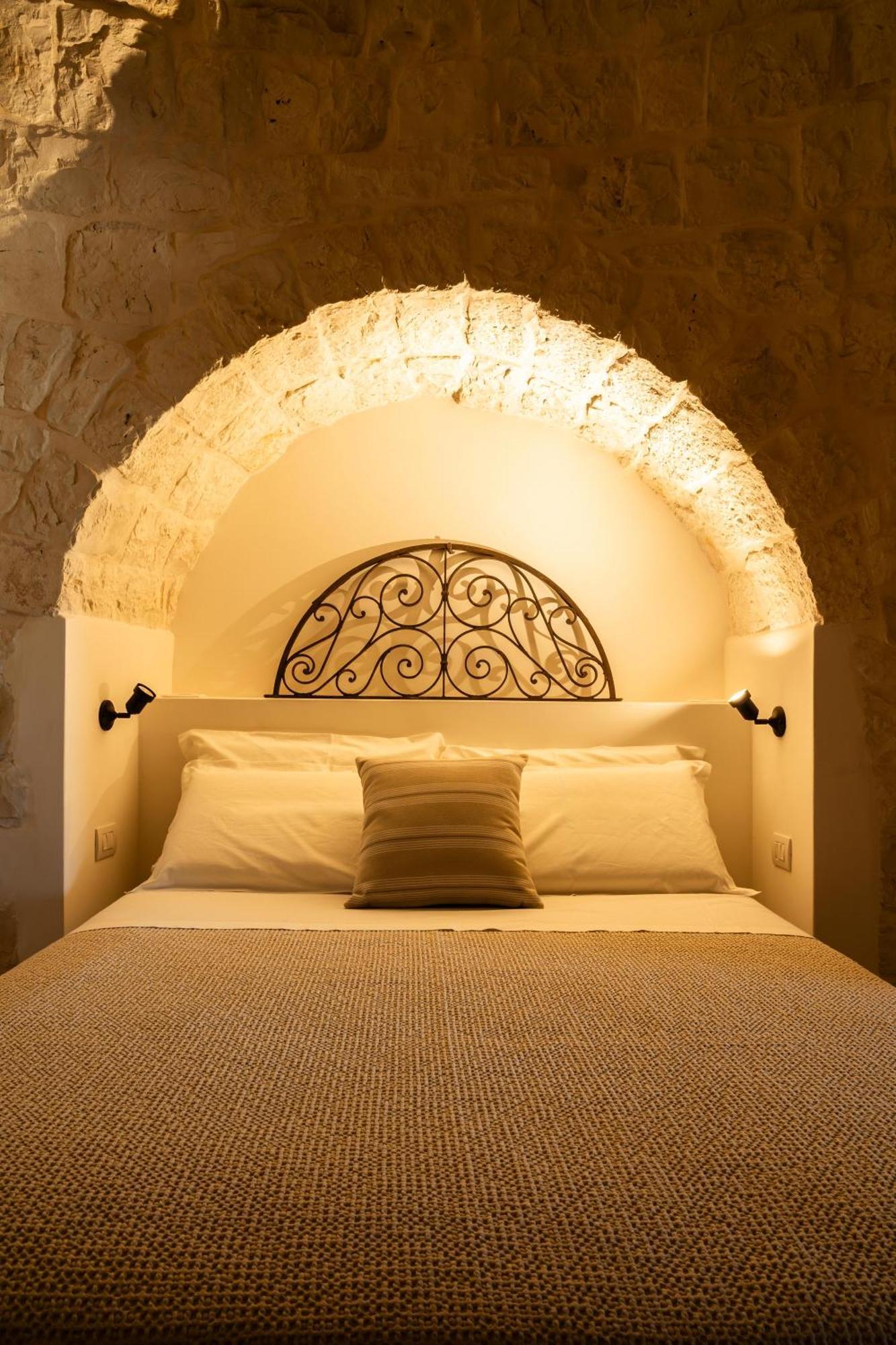 Trullo Jale - Boutique Apartments Ostuni Bagian luar foto