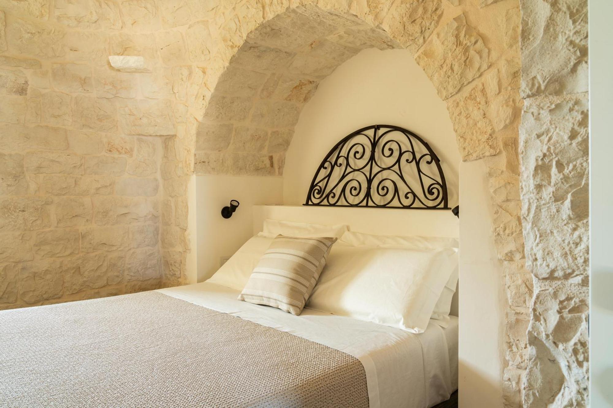Trullo Jale - Boutique Apartments Ostuni Bagian luar foto