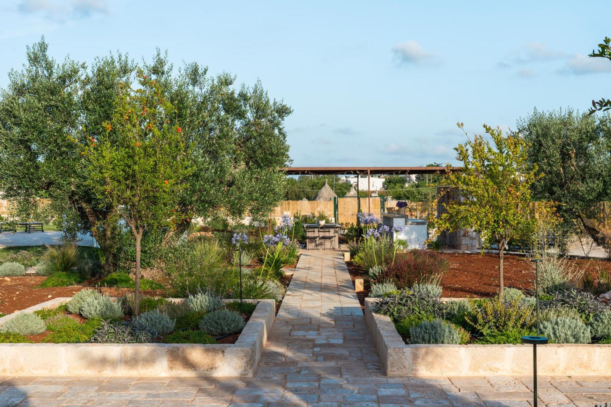 Trullo Jale - Boutique Apartments Ostuni Bagian luar foto